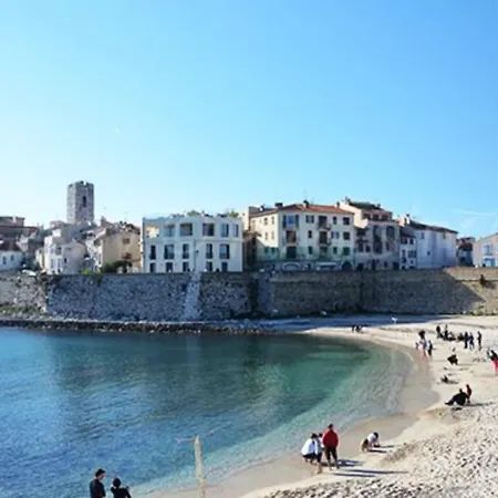 Apartment En Plein Coeur Du Vieil Antibes, Vue Sur Place Romantique