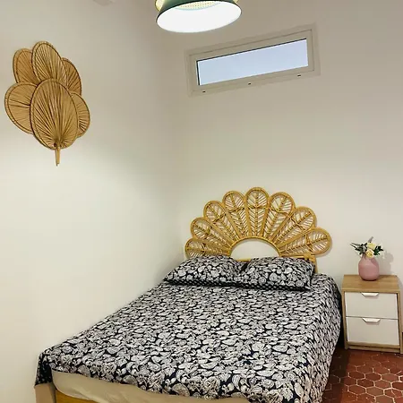 Apartment En Plein Coeur Du Vieil Antibes, Vue Sur Place Romantique