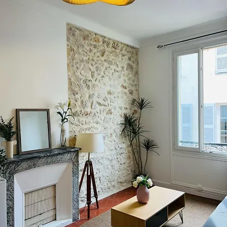 Apartment En Plein Coeur Du Vieil Antibes, Vue Sur Place Romantique *